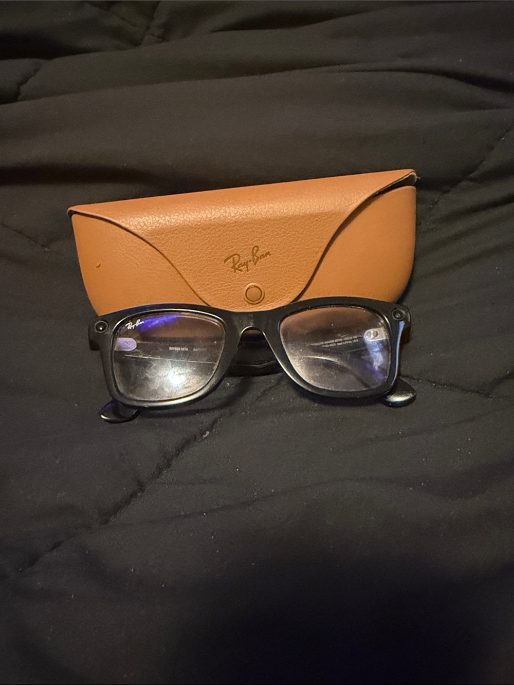 Ray-Ban meta Glasses with Brown Case